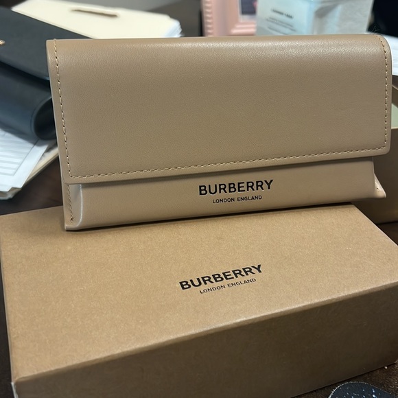 COPY - Burberry glasses - Picture 3 of 8